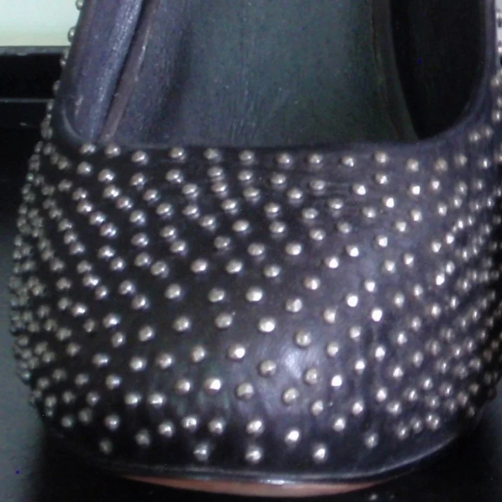 DOLCE VITA TRINITY BLACK NAILHEAD PLATFORM HEEL 7